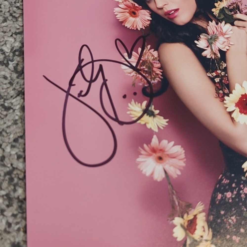 Katy Perry Signed Autograph Photo - Picture 2 of 4